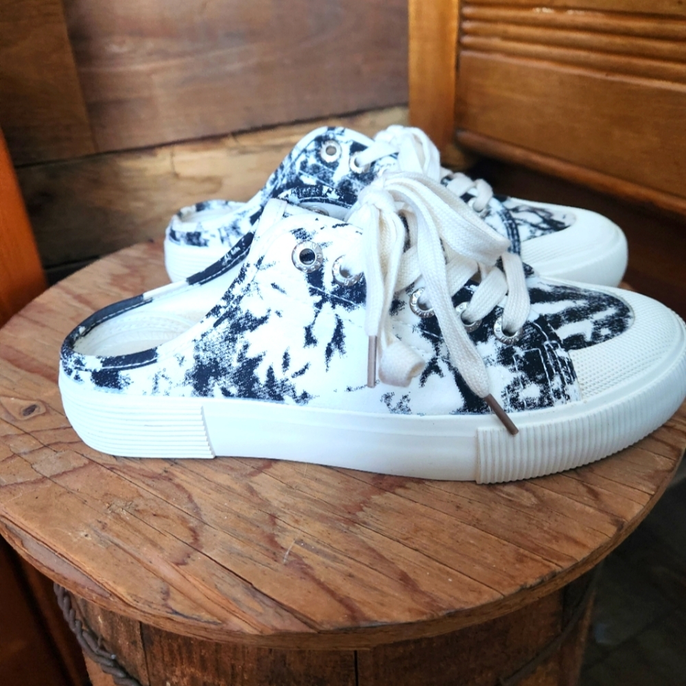 JENN ARDOR CANVAS SLIP ON SNEAKERS SIZE 8